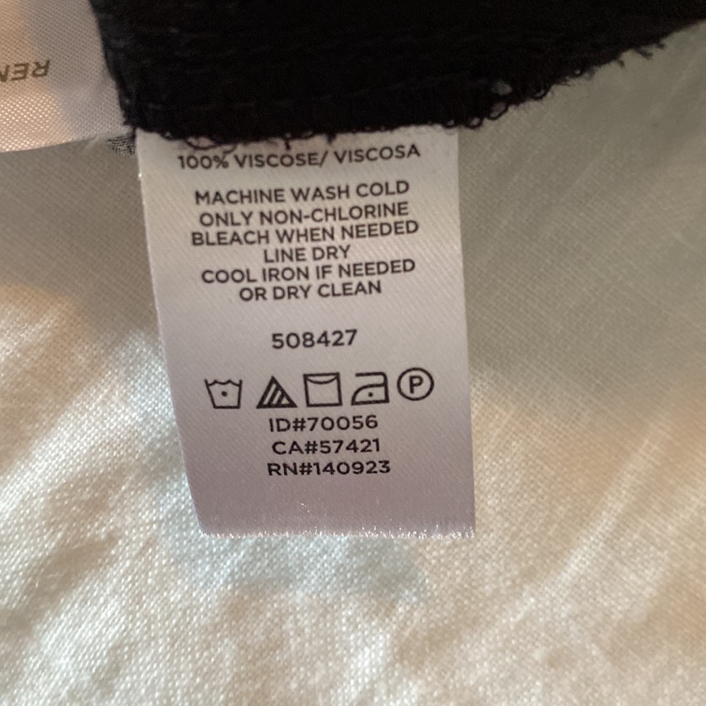 LOFT petite fluid, wide leg crop pants with functional pockets and drawstring - Picture 7 of 7
